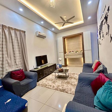 Comfort 36 Entire House At Alma บูกิต เมอร์ตาจัม ภายนอก รูปภาพ