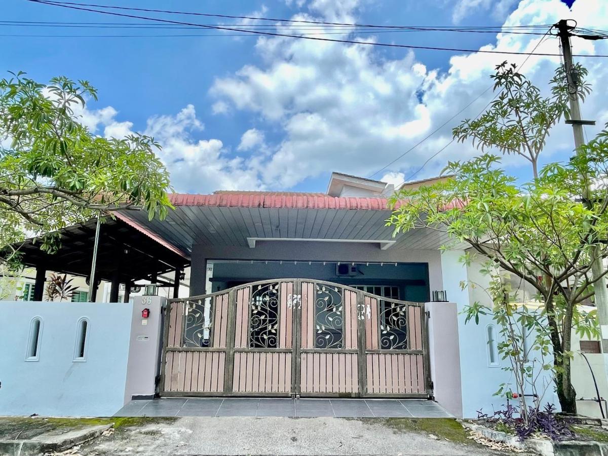 Comfort 36 Entire House At Alma บูกิต เมอร์ตาจัม ภายนอก รูปภาพ