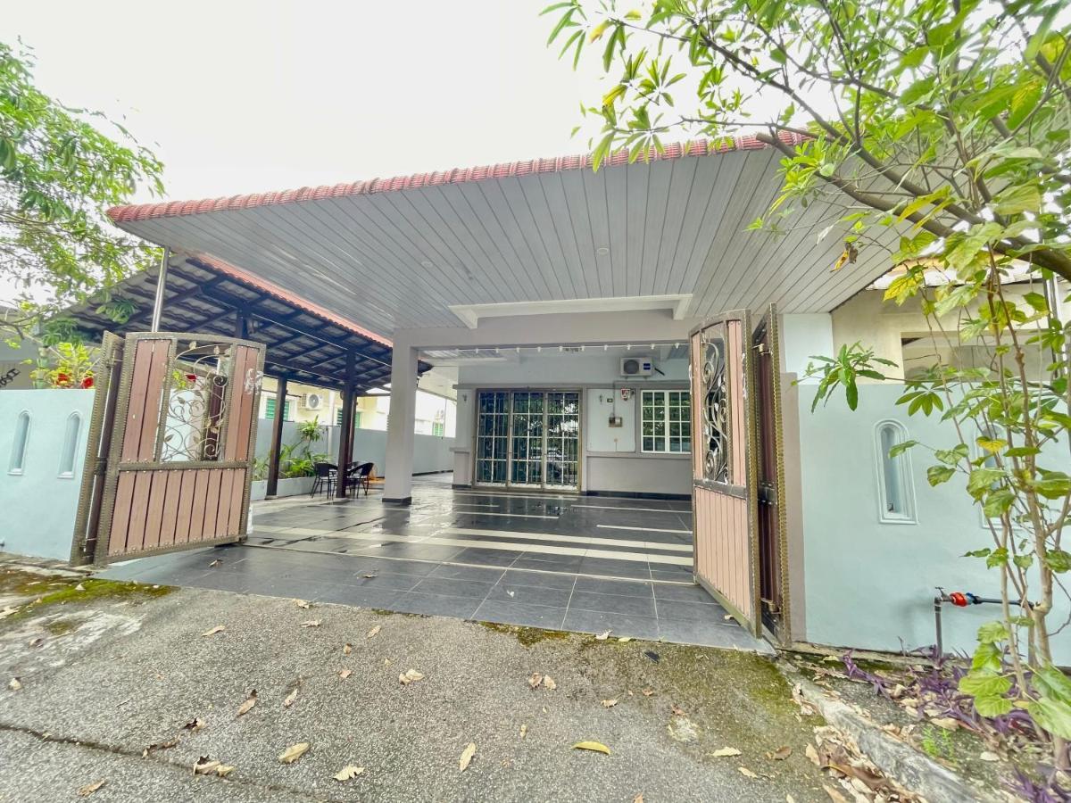 Comfort 36 Entire House At Alma บูกิต เมอร์ตาจัม ภายนอก รูปภาพ