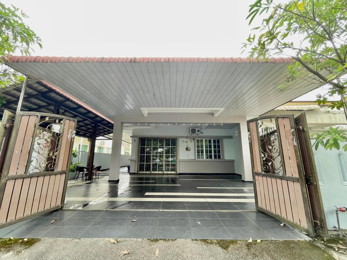 Comfort 36 Entire House At Alma บูกิต เมอร์ตาจัม ภายนอก รูปภาพ