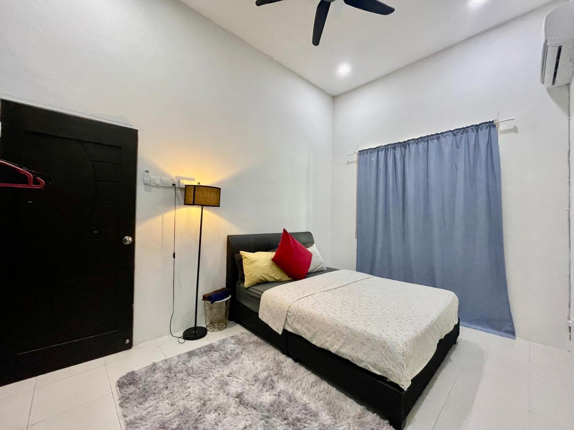 Comfort 36 Entire House At Alma บูกิต เมอร์ตาจัม ภายนอก รูปภาพ